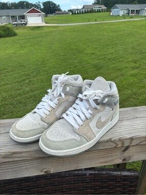 Nike High-Top Sneakers in Light Gray & Cream